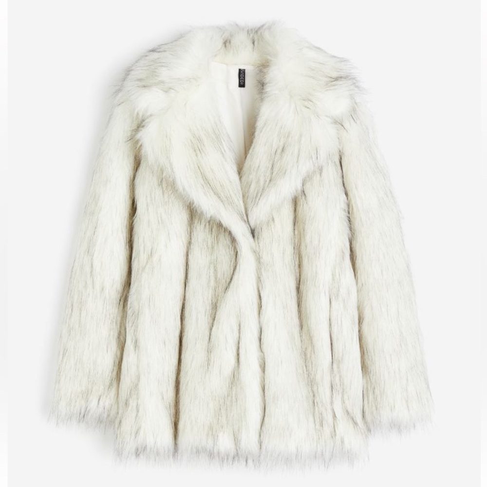 SOLD OUT SNOW BUNNY WHITE GREY FAUX FUR COAT NWT ⛄️❄️